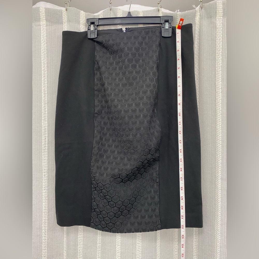 NWT Elegant Black Pencil Skirt by Ann Taylor Size 6 - Picture 2 of 11